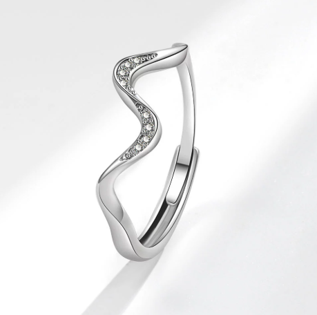Wasserwellen-Silberring im Modedesign