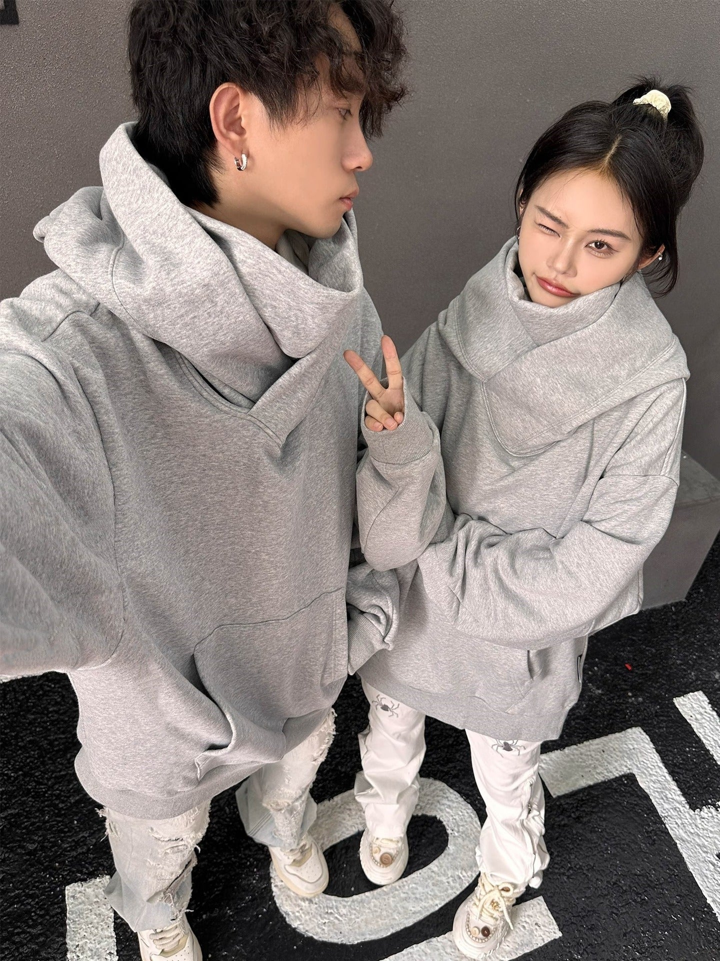 Lockerer Hoodie mit hohem Kragen und Fleecefutter
