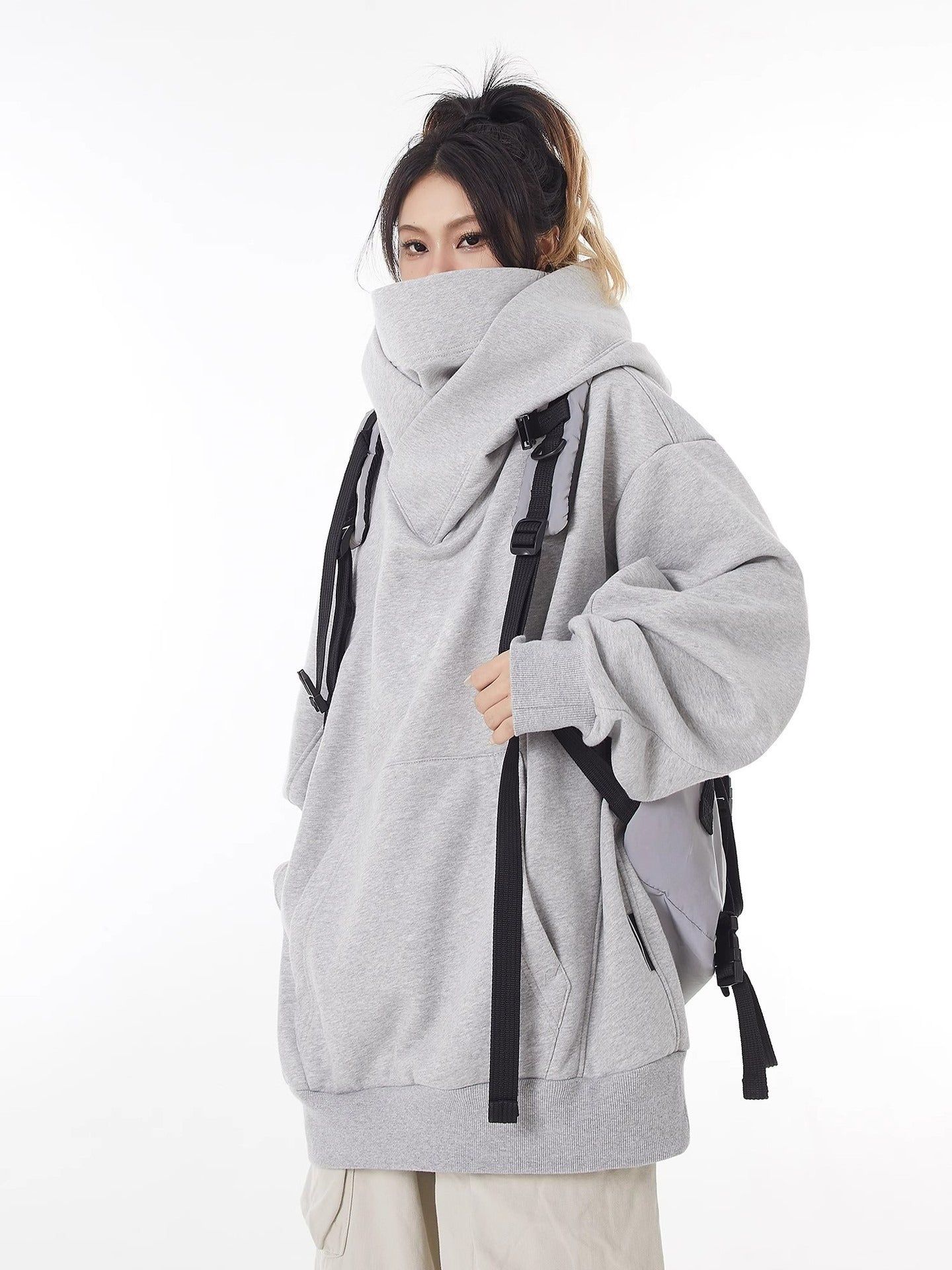 Lockerer Hoodie mit hohem Kragen und Fleecefutter